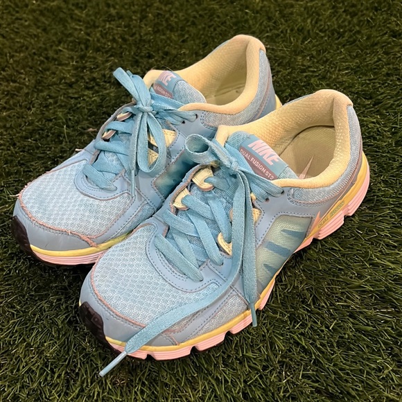 nike dual fusion st2 womens